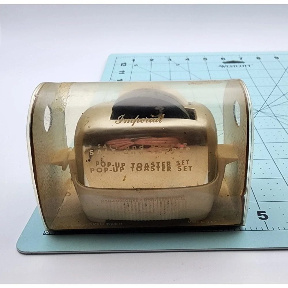 Vtg Imperial Pop Up Toaster Salt & Pepper‎ Set Made in USA 1950's-60's In Case